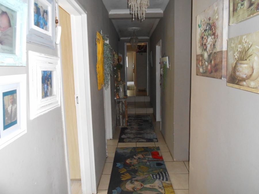 4 Bedroom Property for Sale in Humansdorp Eastern Cape